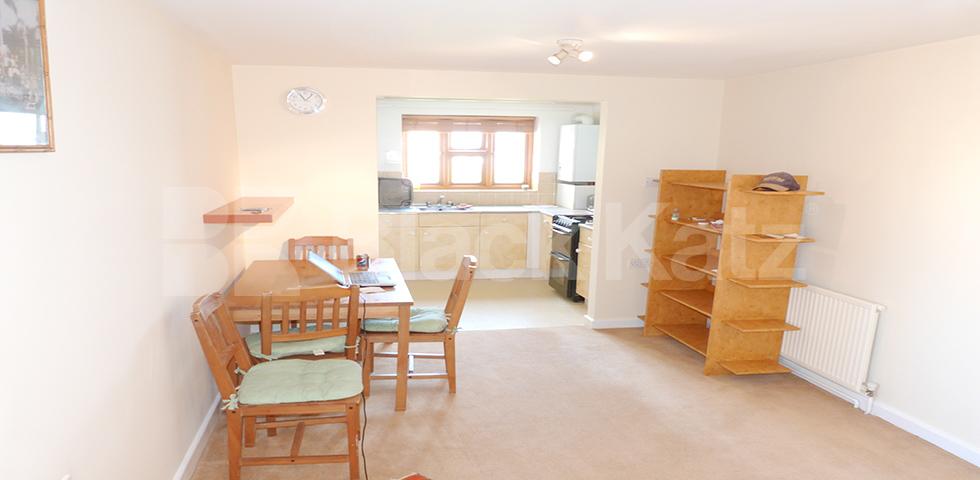 			UNDER OFFER , 1 Bedroom, 1 bath, 1 reception Flat			 Gainsborough Court, Lime Grove, Shepherds Bush